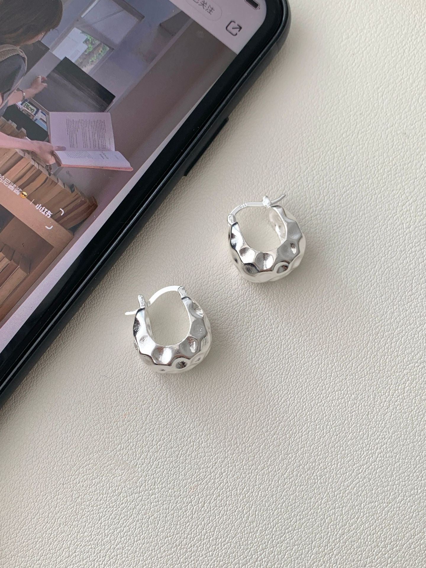 925 閃光褶皺耳環